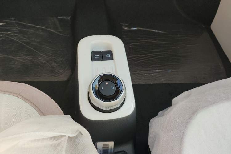 Used Geely Galaxy Panda 2025 210 km – Yuanqi Bear Gear Lever