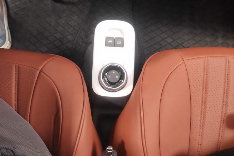 Used Geely Galaxy Panda 2025 210km Panda Rider Gear Lever