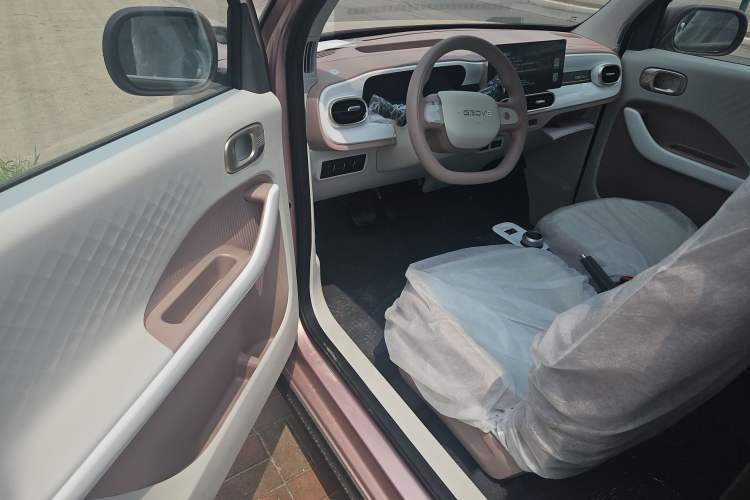 Used Geely Galaxy Panda 2025 210km Panda Kart Interior 2