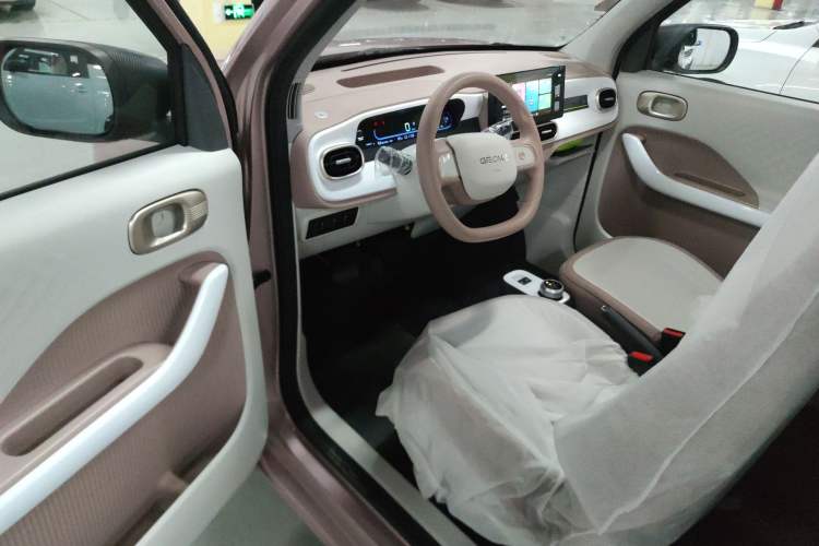 Used Geely Galaxy Panda 2025 210 km – Yuanqi Bear Interior 2