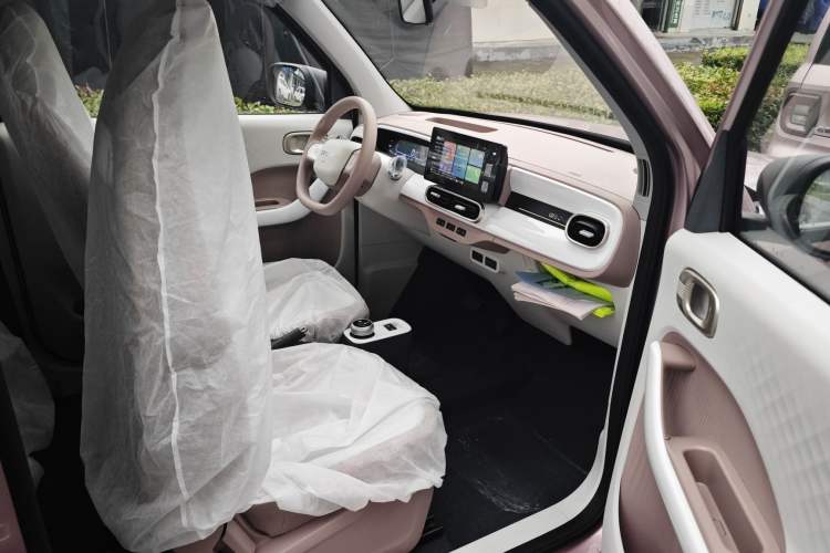 Used Geely Galaxy Panda 2025 210 km – Yuanqi Bear Interior 4