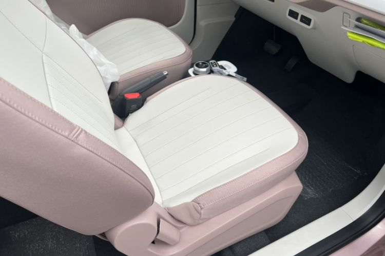 Used Geely Galaxy Panda 2025 210km Panda Kart Interior 9