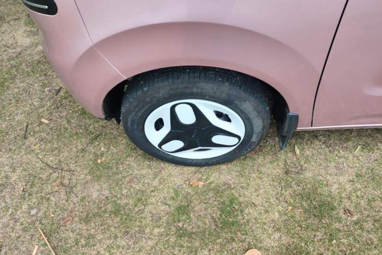 Used Geely Galaxy Panda 2025 210 km – Yuanqi Bear Left Front Wheel Hub