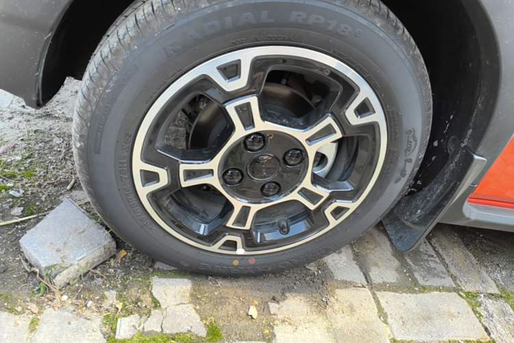 Used Geely Galaxy Panda 2025 210km Panda Rider Left Front Wheel Hub