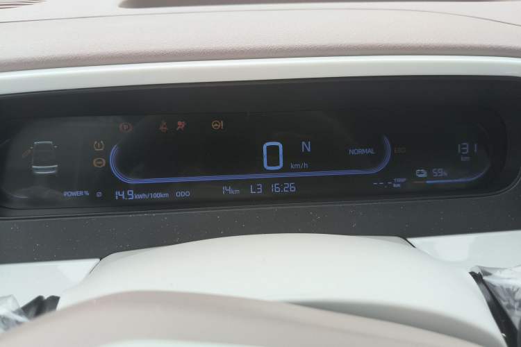 Used Geely Galaxy Panda 2025 210km Panda Kart Odometer Close Up