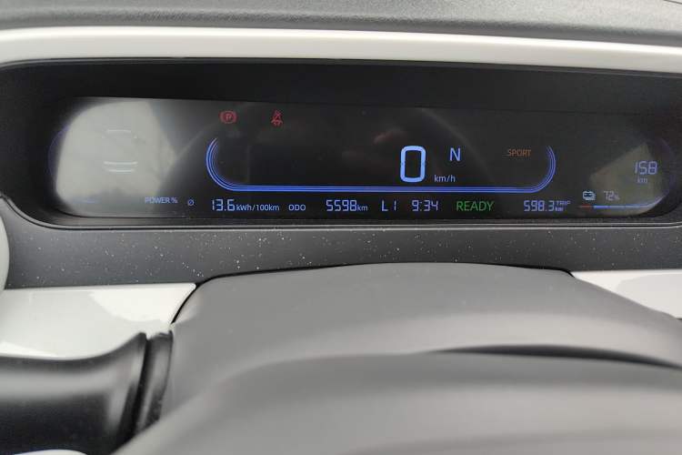 Used Geely Galaxy Panda 2025 210km Panda Kart Odometer Close Up