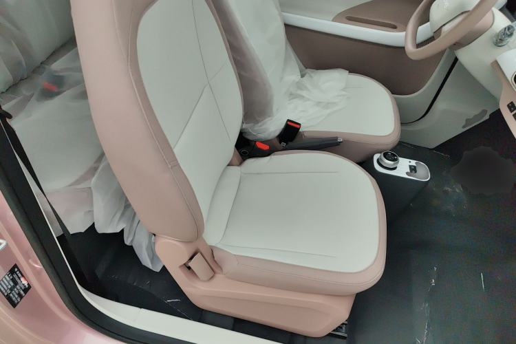 Used Geely Galaxy Panda 2025 210 km – Yuanqi Bear Right Front Seat