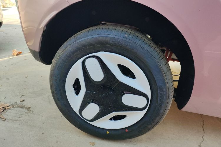 Used Geely Galaxy Panda 2025 210 km – Yuanqi Bear Right Rear Wheel Hub