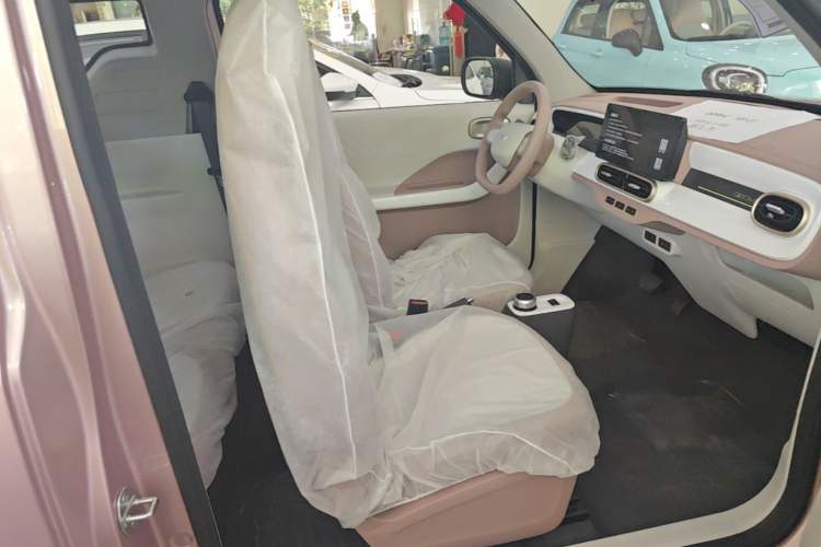 Used Geely Galaxy Panda 2025 210 km – Yuanqi Bear Right Front Seat