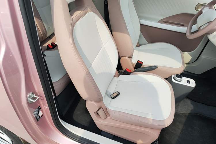 Used Geely Galaxy Panda 2025 210 km – Yuanqi Bear Right Front Seat