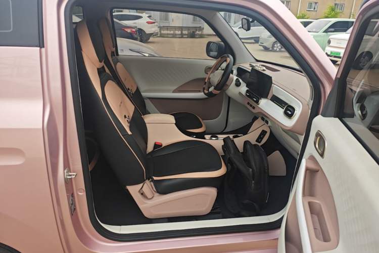 Used Geely Galaxy Panda 2025 210 km – Yuanqi Bear Right Front Seat