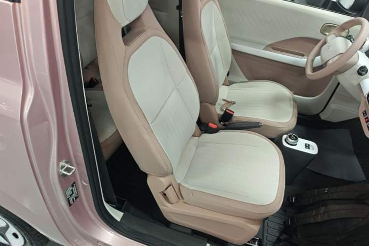 Used Geely Galaxy Panda 2025 210 km – Yuanqi Bear Right Front Seat