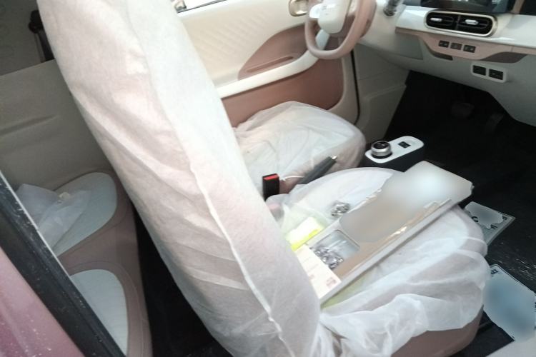 Used Geely Galaxy Panda 2025 210 km – Yuanqi Bear Right Front Seat