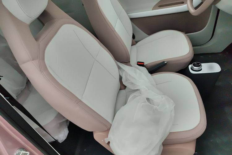 Used Geely Galaxy Panda 2025 210 km – Yuanqi Bear Right Front Seat