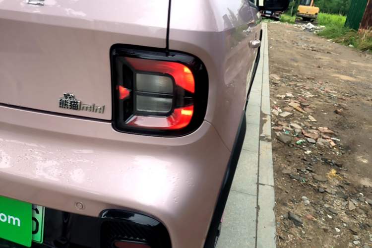 Used Geely Galaxy Panda 2025 210km Panda Kart Right Rear Taillight