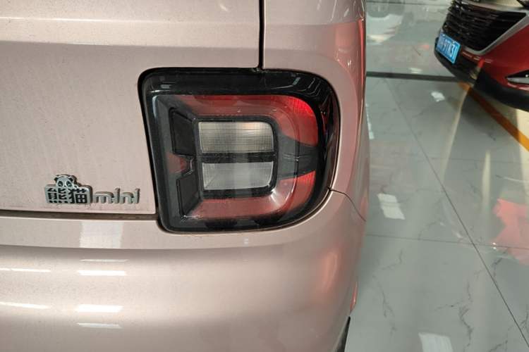 Used Geely Galaxy Panda 2025 210 km – Yuanqi Bear Right Rear Taillight