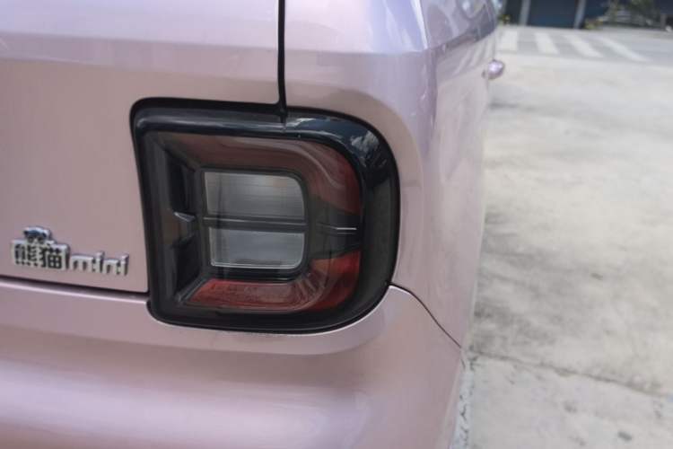 Used Geely Galaxy Panda 2025 210 km – Yuanqi Bear Right Rear Taillight