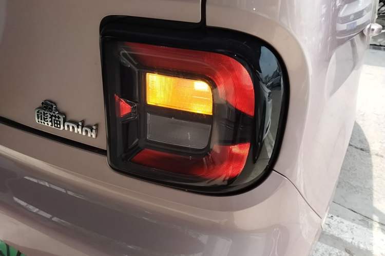 Used Geely Galaxy Panda 2025 210 km – Yuanqi Bear Right Rear Taillight