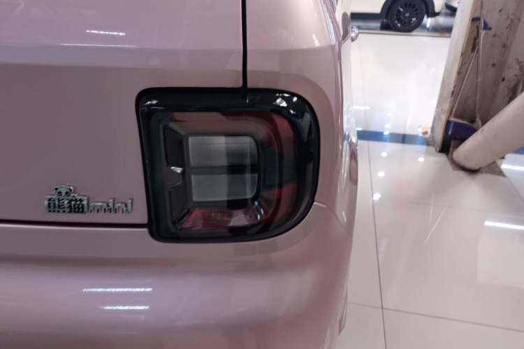 Used Geely Galaxy Panda 2025 210 km – Yuanqi Bear Right Rear Taillight