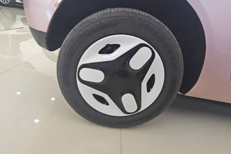 Used Geely Galaxy Panda 2025 210 km – Yuanqi Bear Right Rear Wheel Hub