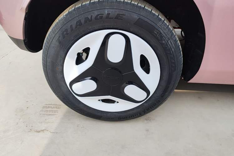 Used Geely Galaxy Panda 2025 210 km – Yuanqi Bear Right Rear Wheel Hub