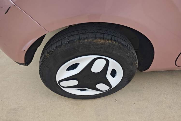 Used Geely Galaxy Panda 2025 210 km – Yuanqi Bear Right Rear Wheel Hub