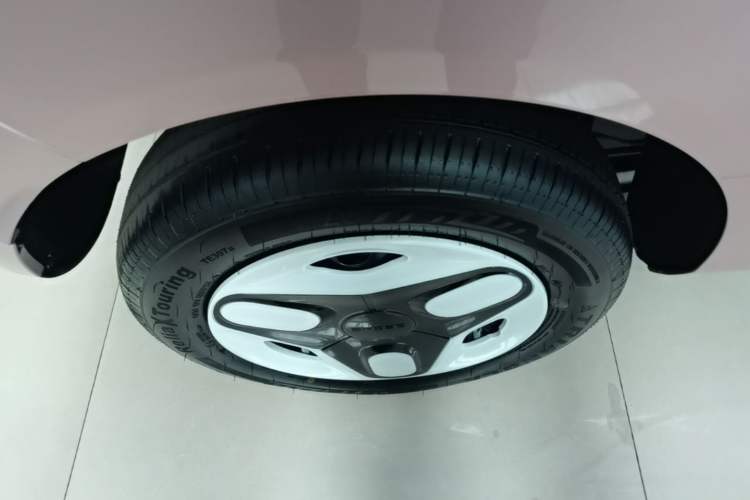 Used Geely Galaxy Panda 2025 210 km – Yuanqi Bear Right Rear Wheel Hub