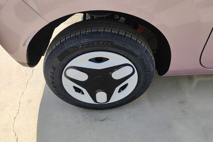 Used Geely Galaxy Panda 2025 210 km – Yuanqi Bear Right Rear Wheel Hub