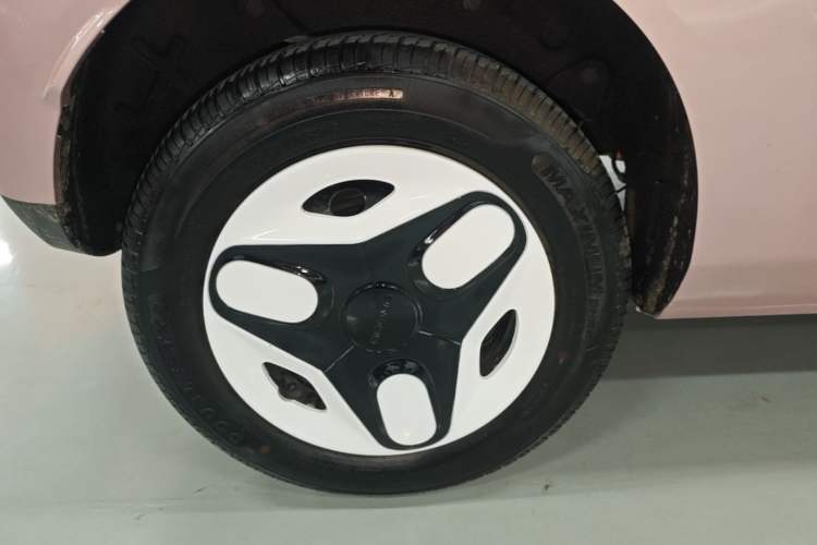 Used Geely Galaxy Panda 2025 210 km – Yuanqi Bear Right Rear Wheel Hub