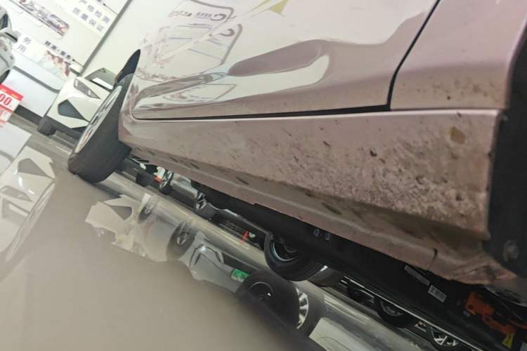 Used Geely Galaxy Panda 2025 210 km – Yuanqi Bear Right Side Sill
