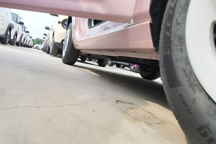 Used Geely Galaxy Panda 2025 210 km – Yuanqi Bear Right Side Sill