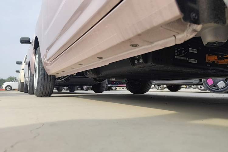 Used Geely Galaxy Panda 2025 210 km – Yuanqi Bear Right Side Sill