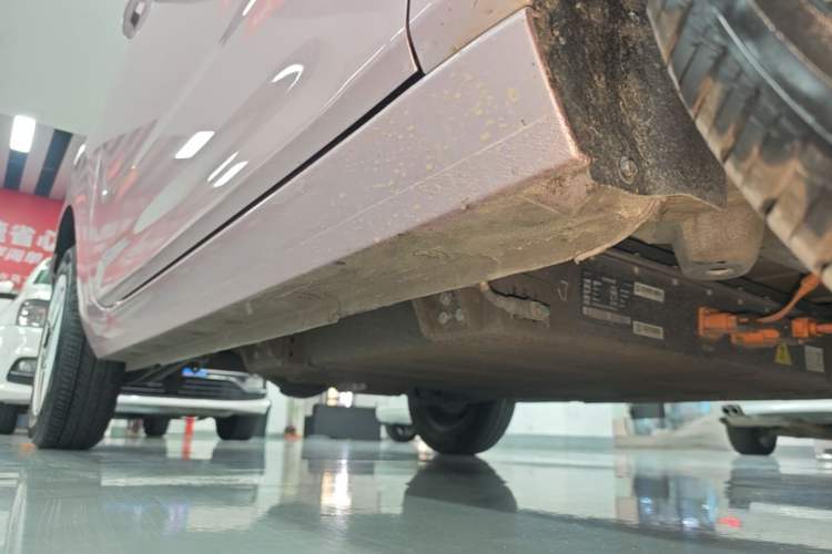 Used Geely Galaxy Panda 2025 210 km – Yuanqi Bear Right Side Sill