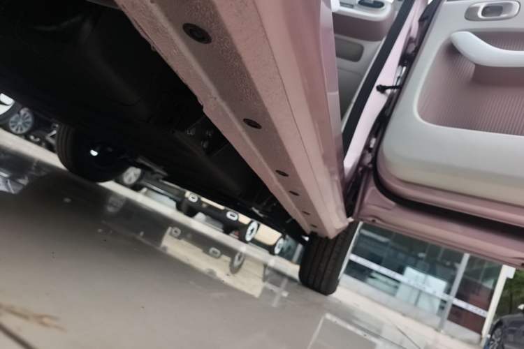 Used Geely Galaxy Panda 2025 210 km – Yuanqi Bear Right Side Sill