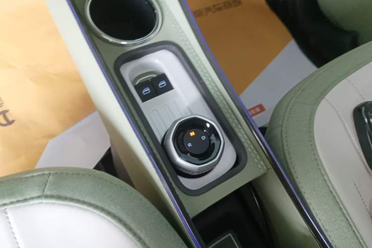 Used Geely Galaxy Panda 2025 210km Panda Rider Gear Lever