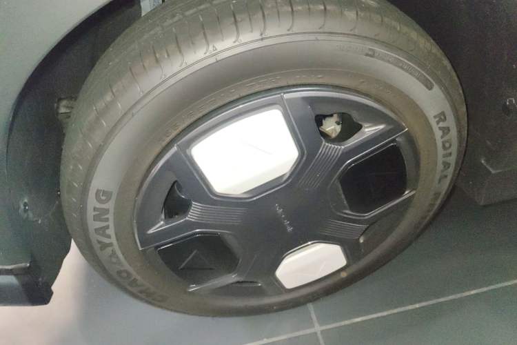 Used Geely Galaxy Panda 2025 210km Panda Kart Left Front Wheel Hub