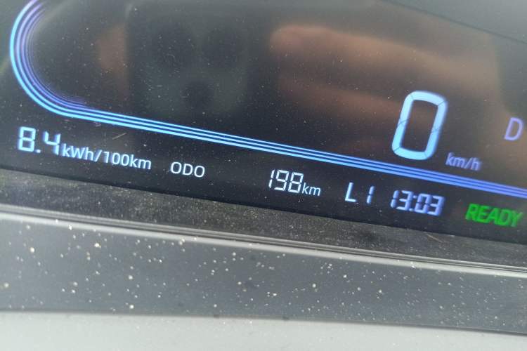 Used Geely Galaxy Panda 2025 210km Panda Kart Odometer Close Up