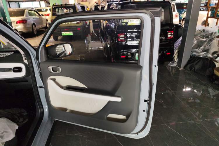 Used Geely Galaxy Panda 2025 210km Panda Kart Right Front Door Interior