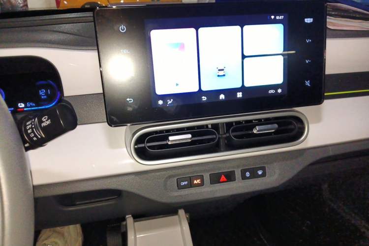 Used Geely Galaxy Panda 2025 210km Panda Kart Audio And AC Panel