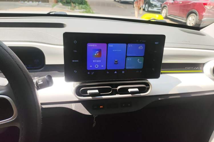 Used Geely Galaxy Panda 2025 210km Panda Rider Audio And AC Panel