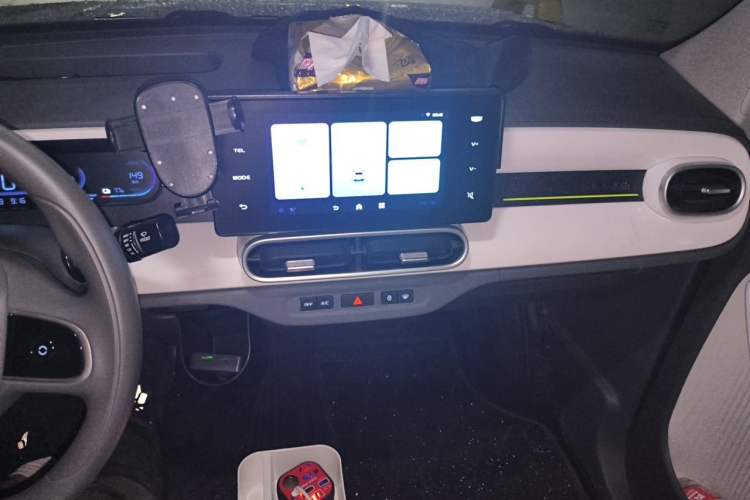 Used Geely Galaxy Panda 2025 210km Panda Rider Audio And AC Panel
