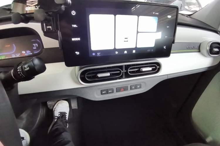 Used Geely Galaxy Panda 2025 210km Panda Kart Audio And AC Panel