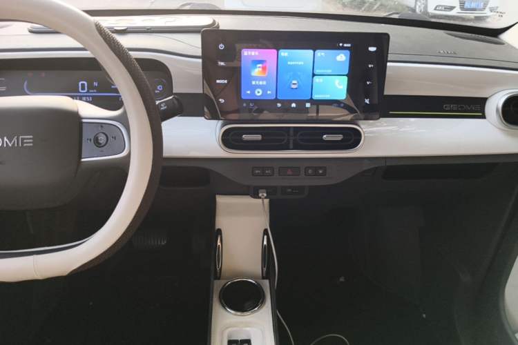 Used Geely Galaxy Panda 2025 210 km – Yuanqi Bear Audio And AC Panel