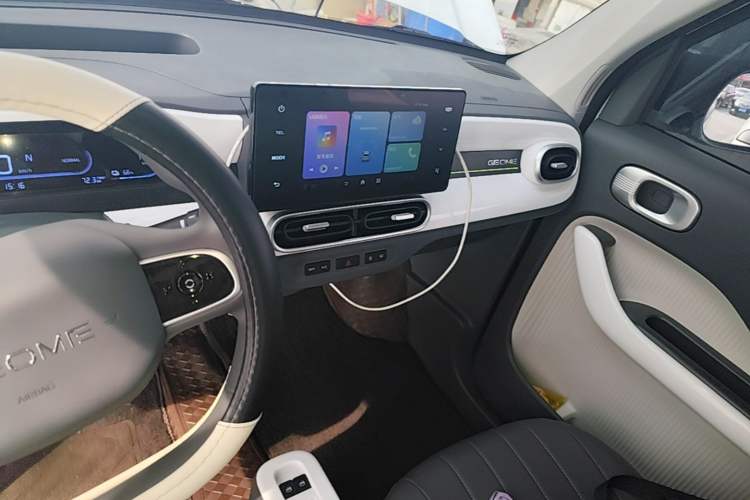 Used Geely Galaxy Panda 2025 210 km – Yuanqi Bear Audio And AC Panel