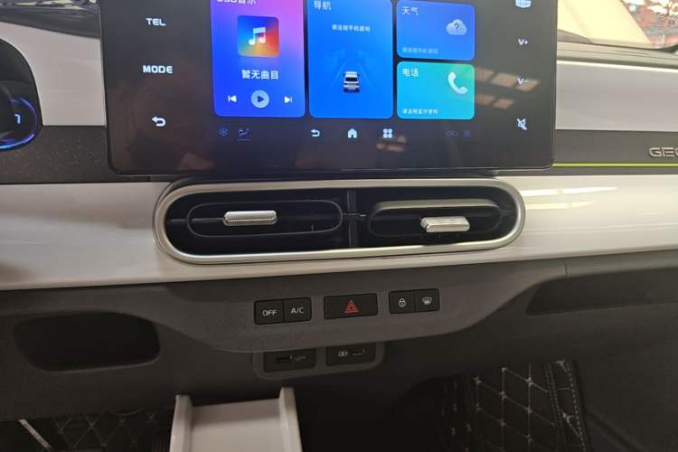 Used Geely Galaxy Panda 2025 210 km – Yuanqi Bear Audio And AC Panel