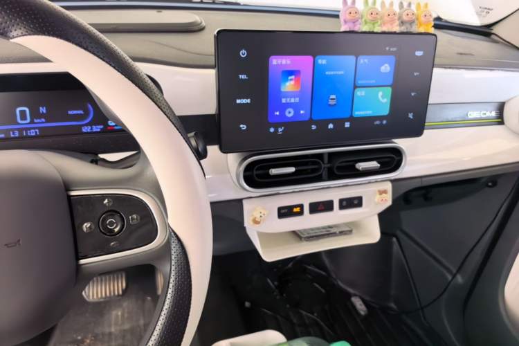 Used Geely Galaxy Panda 2025 210 km – Yuanqi Bear Audio And AC Panel
