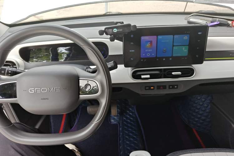 Used Geely Galaxy Panda 2025 210km Panda Rider Center Console