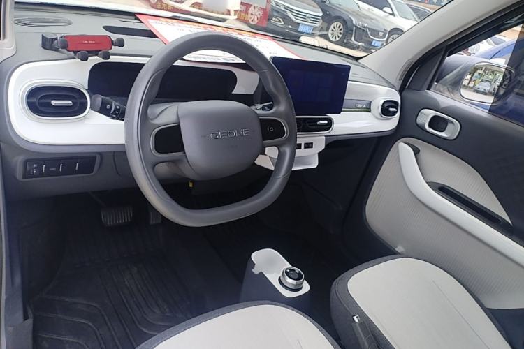 Used Geely Galaxy Panda 2025 210 km – Yuanqi Bear Center Console