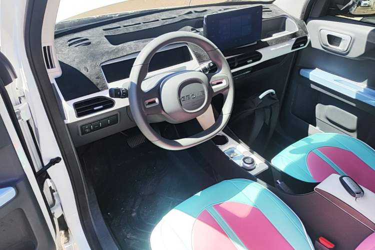 Used Geely Galaxy Panda 2025 210 km – Yuanqi Bear Center Console