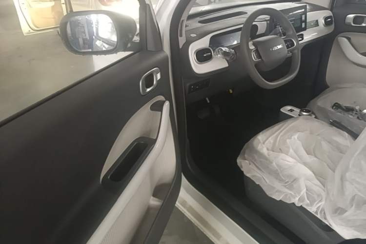 Used Geely Galaxy Panda 2025 210 km – Yuanqi Bear Driver Seat